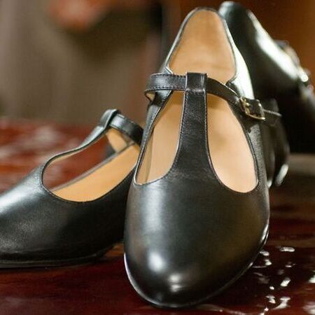 Schwarze Tanzschuhe wird präsentiert